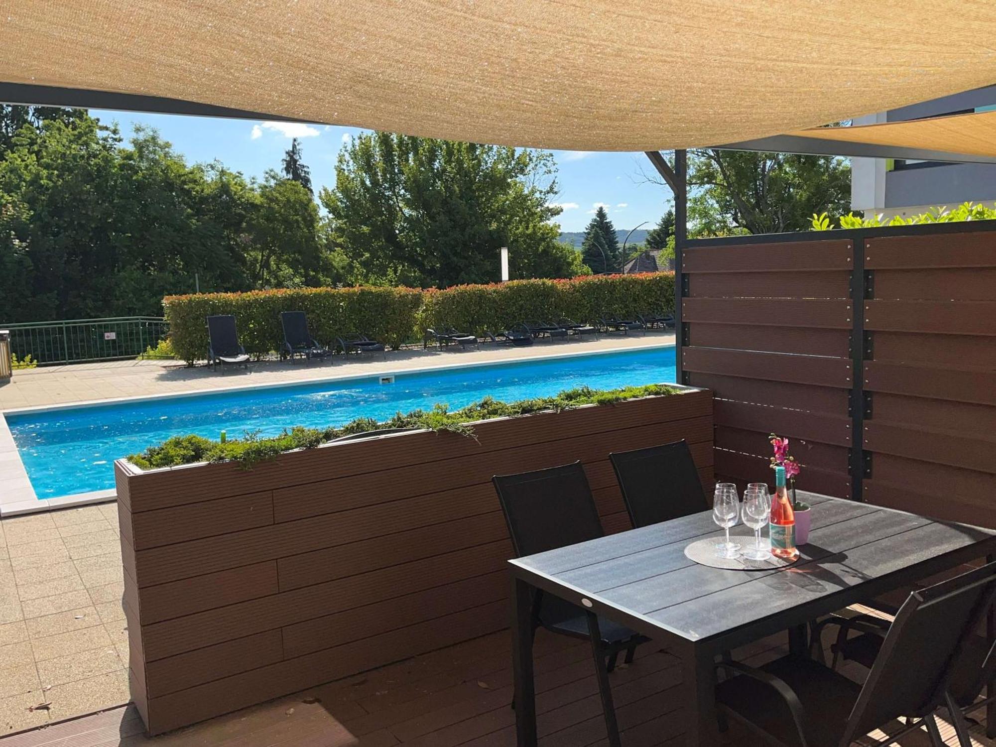 Pauzo Balaton Aparthotel Balatonfoldvar Exterior photo
